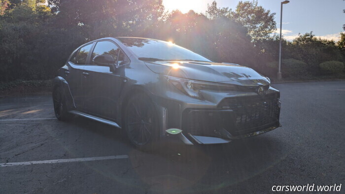 El GR Corolla de Toyota, forjado en los rallies, es aún mejor para 2026: reseña | Carscoops
